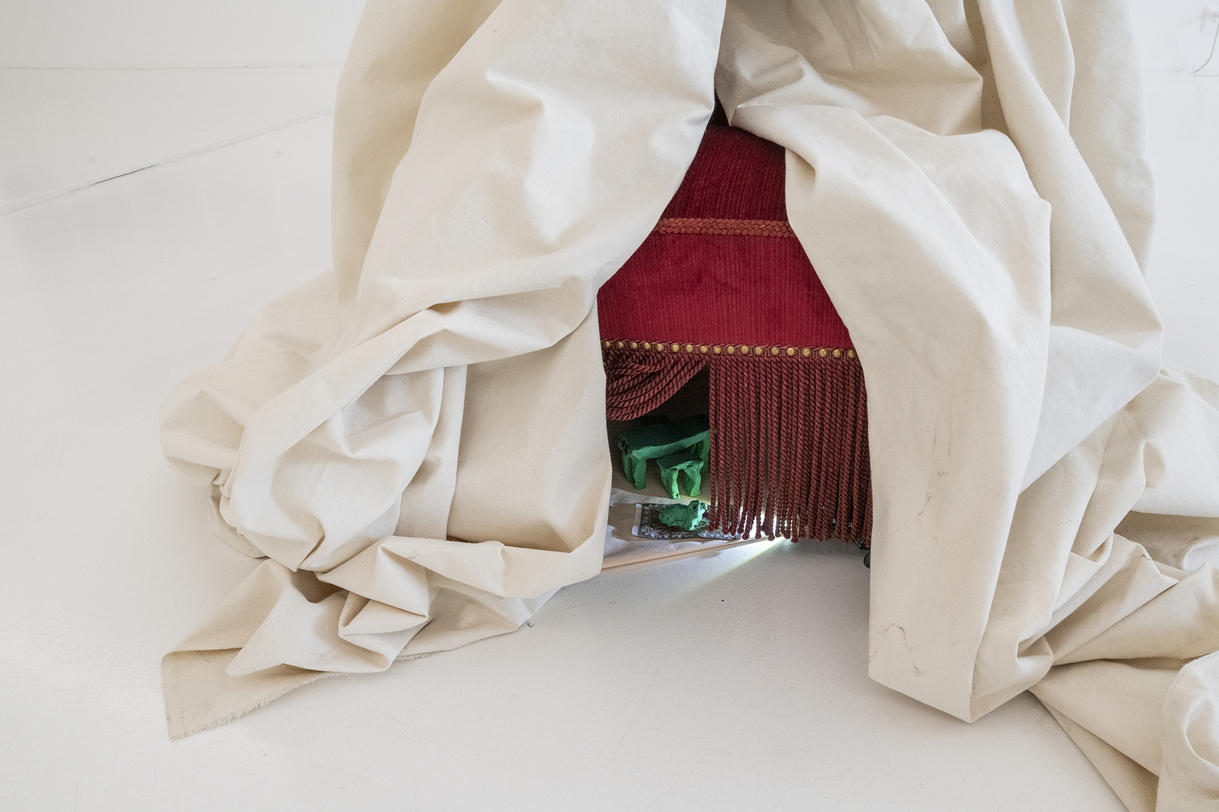 Chantal Hoefs – Hunde und Kartoffeln – amouröse Verabredung, Helmhaus (Vertrauen), Teilansicht